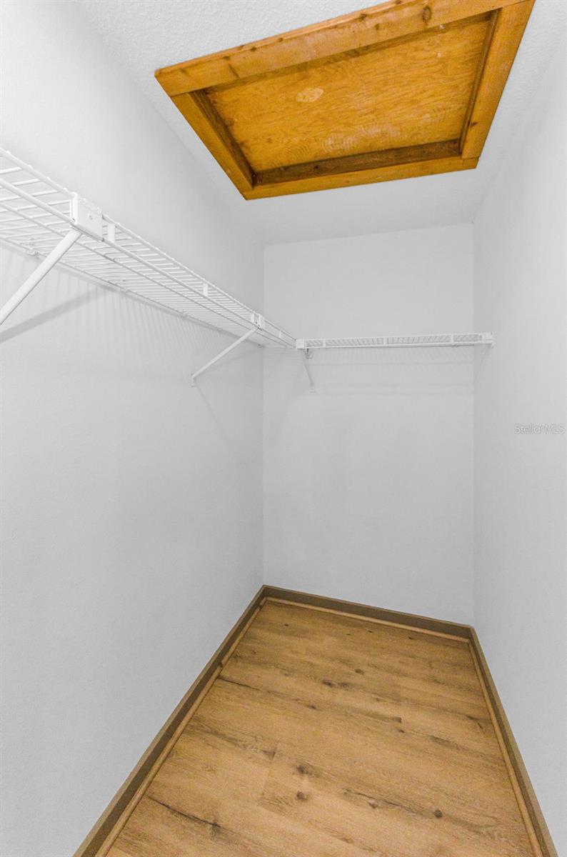 Image 37 of 100 For 1412 Wexford Drive N