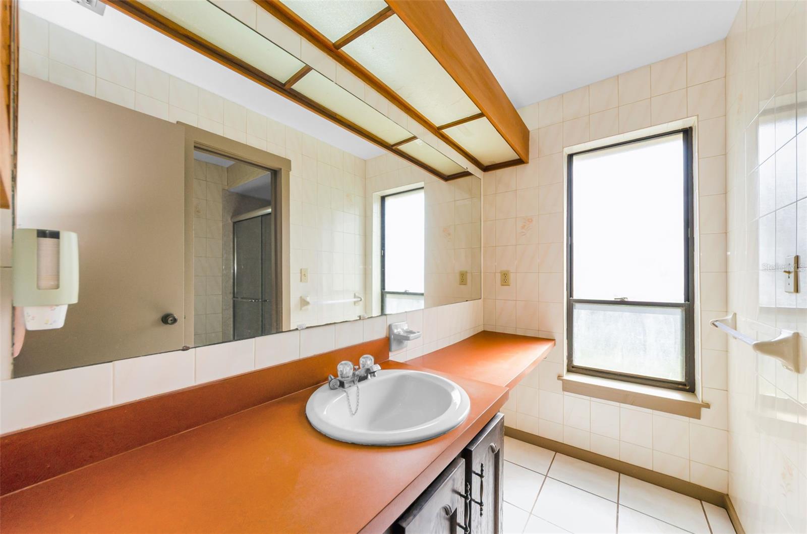 Image 38 of 100 For 1412 Wexford Drive N