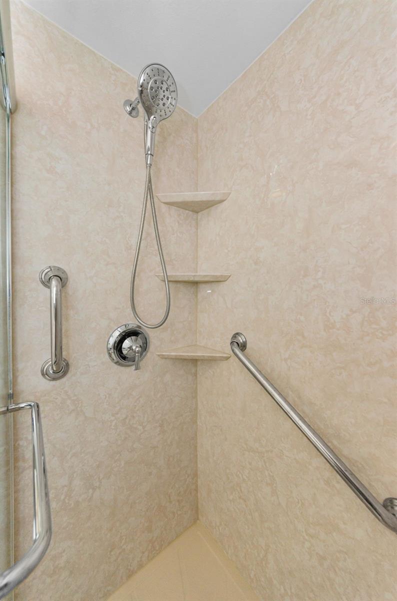 Image 39 of 100 For 1412 Wexford Drive N