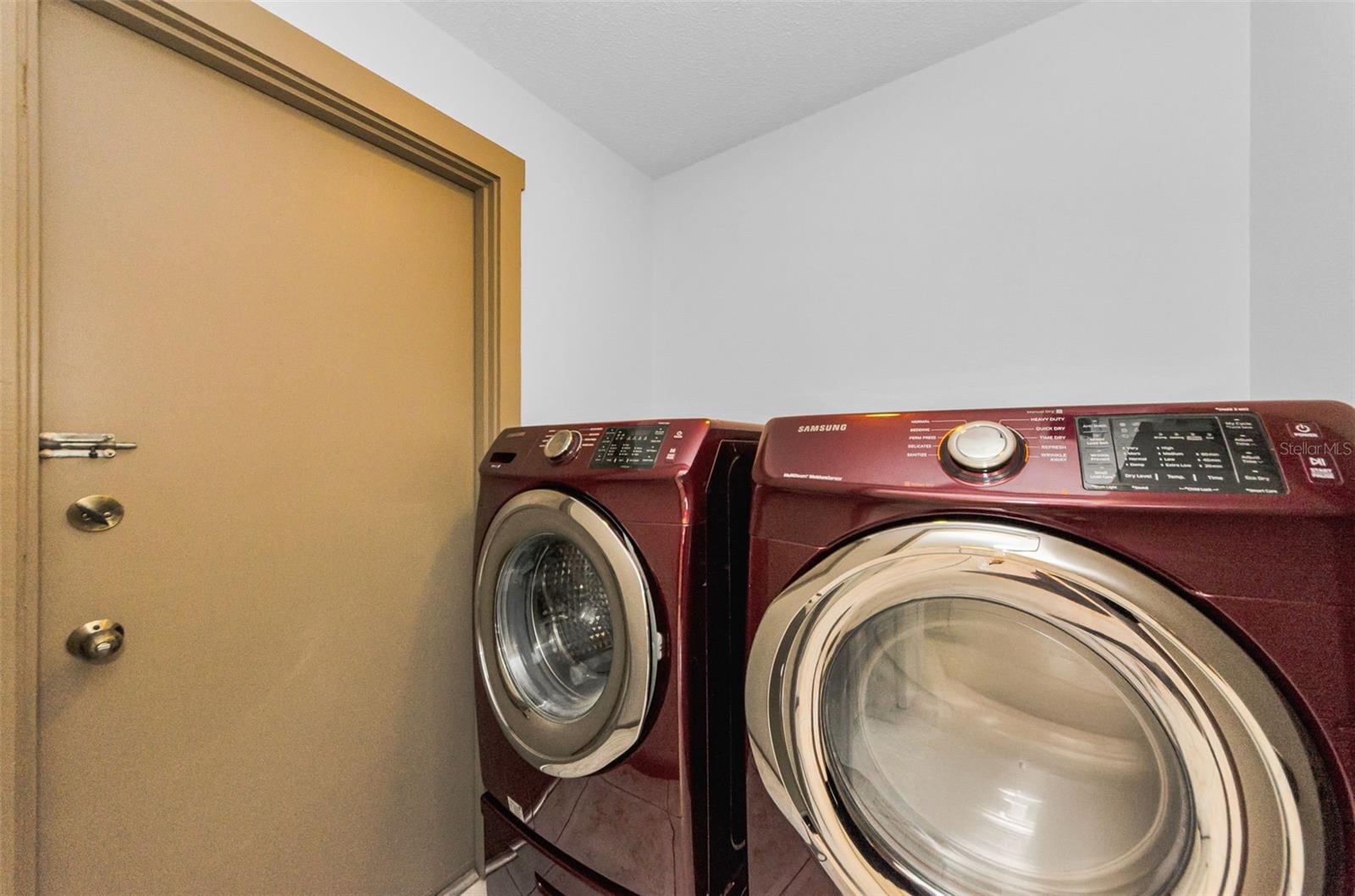 Image 43 of 100 For 1412 Wexford Drive N