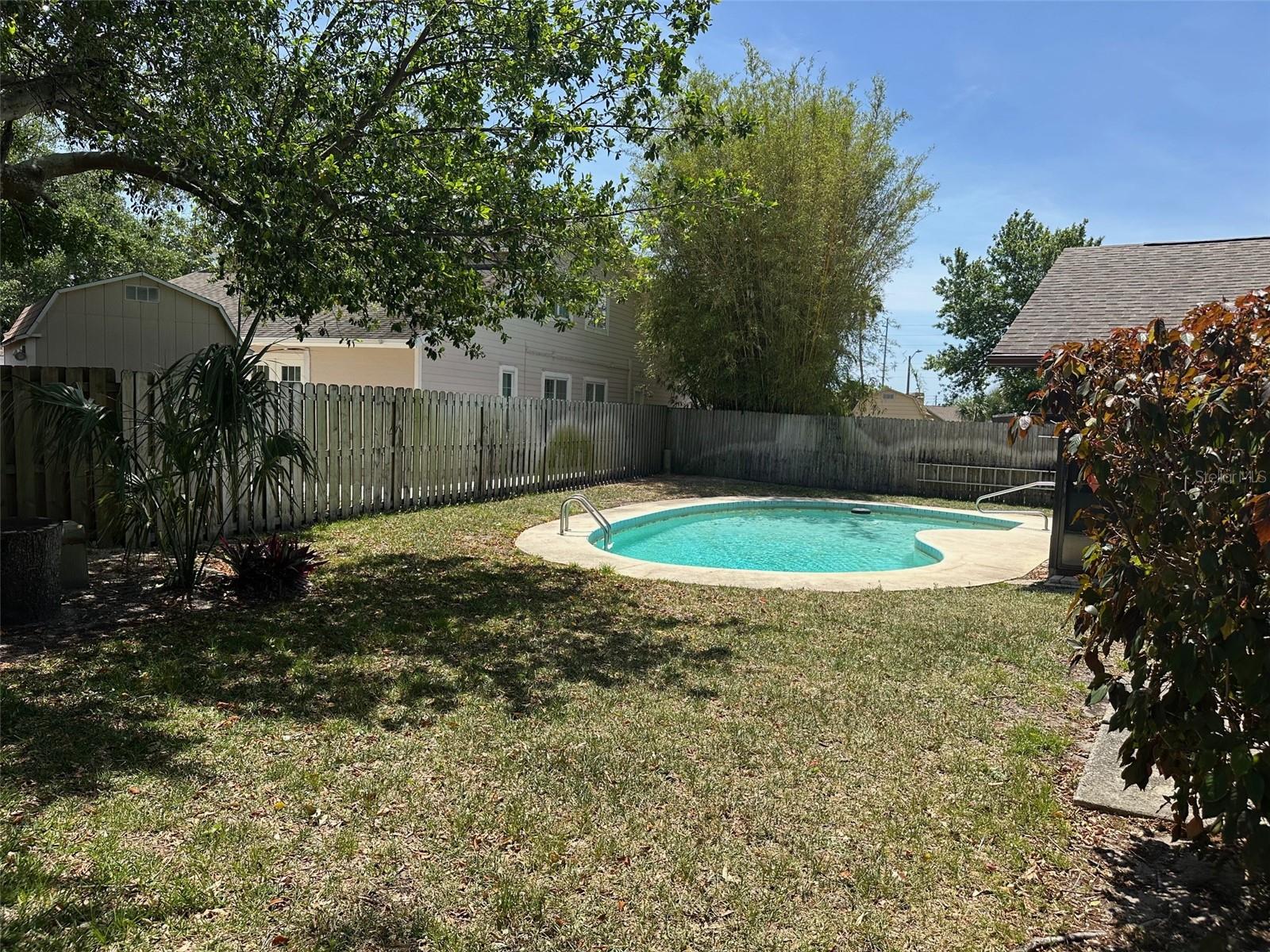 Image 5 of 27 For 1412 Wexford Drive N