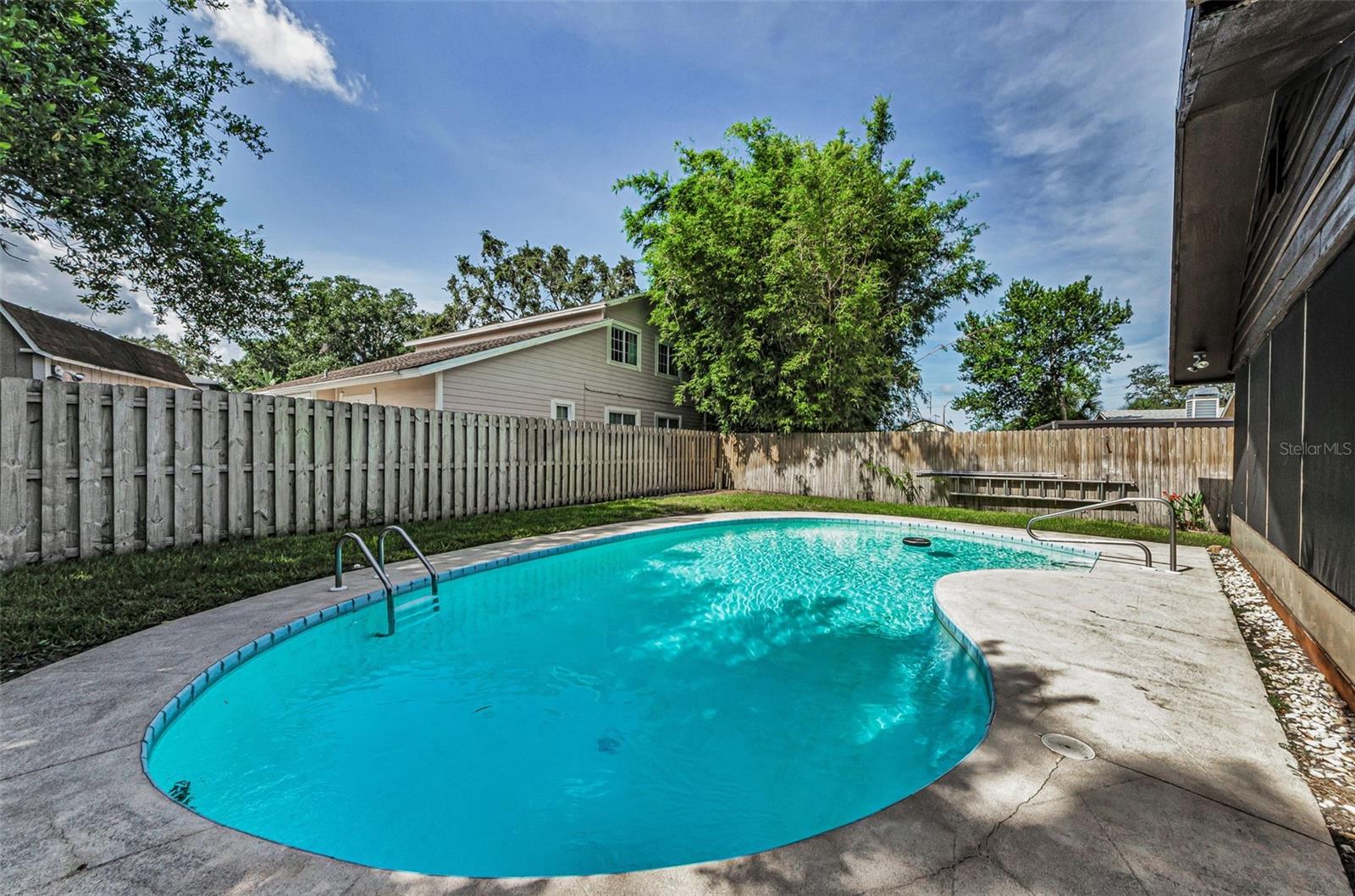 Image 52 of 100 For 1412 Wexford Drive N