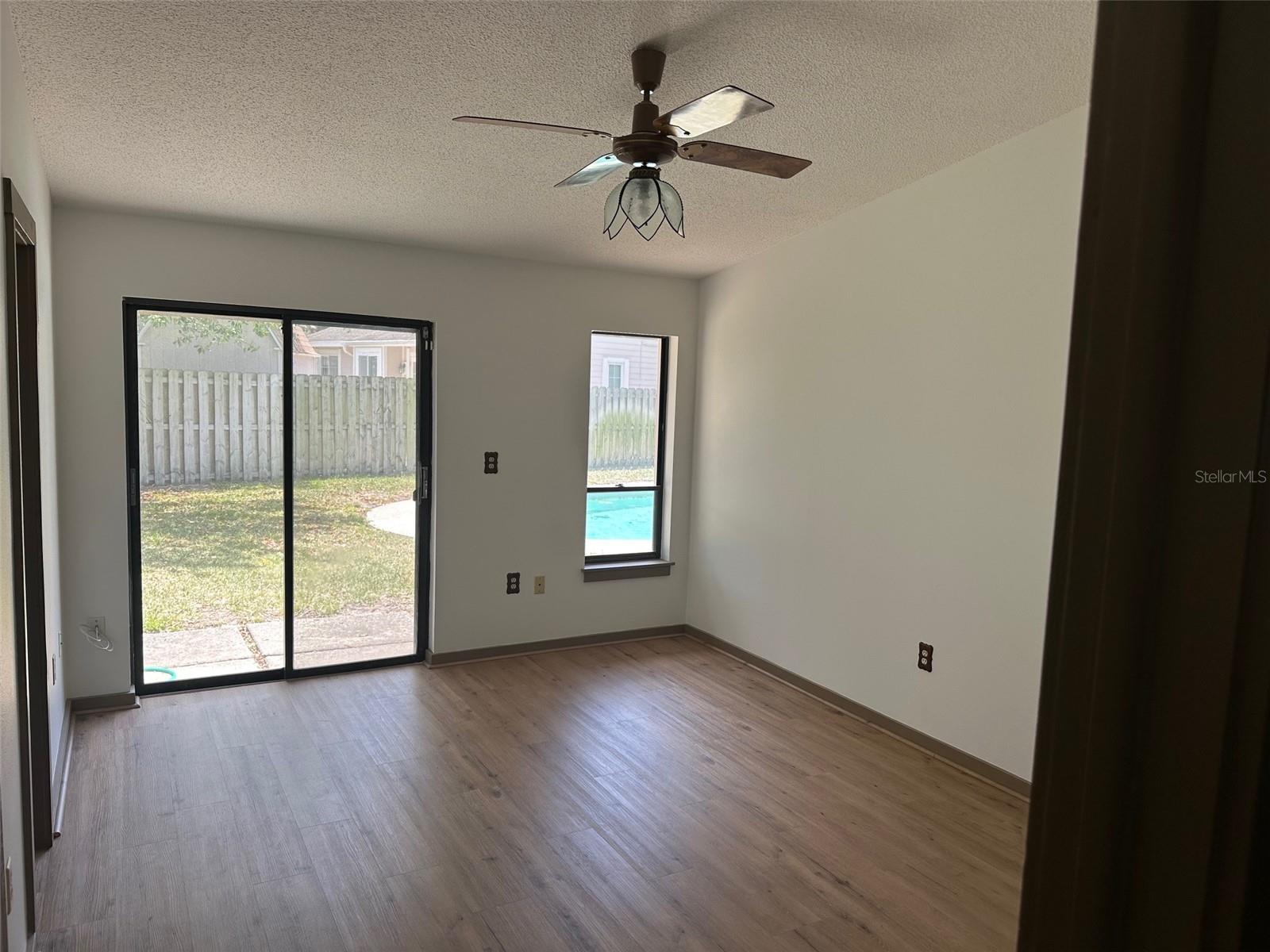 Image 6 of 27 For 1412 Wexford Drive N