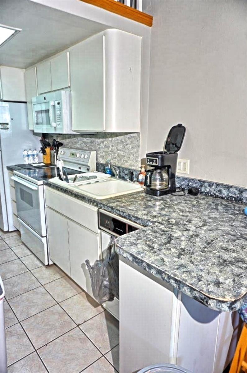 Image 11 of 34 For 1881 Mazo Manor I-6