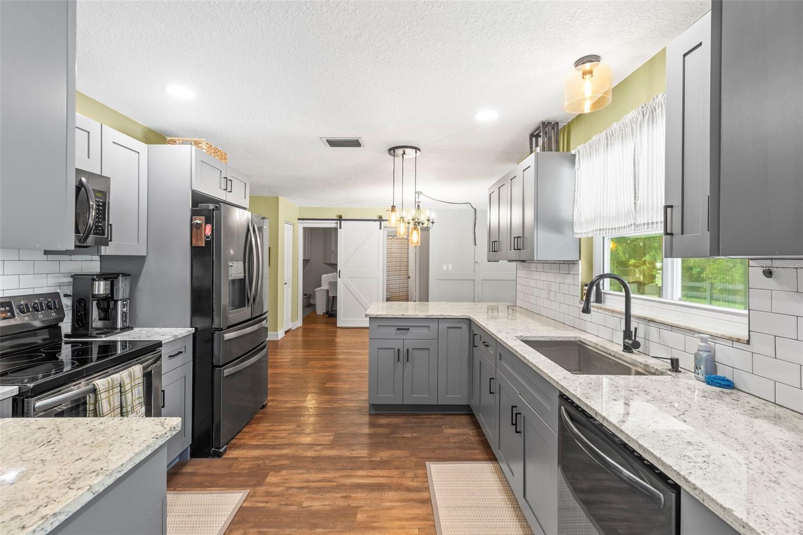 Image 11 of 54 For 2400 Commack Court