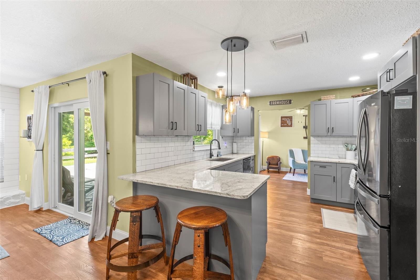 Image 15 of 54 For 2400 Commack Court