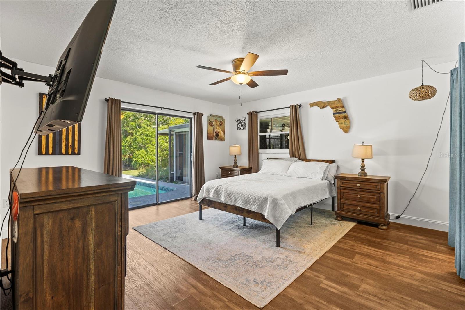 Image 23 of 54 For 2400 Commack Court
