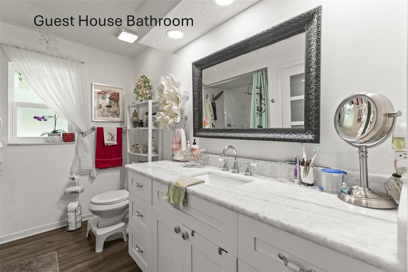 Image 40 of 54 For 2400 Commack Court