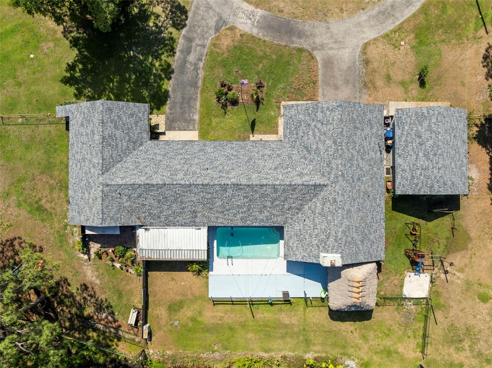Image 45 of 54 For 2400 Commack Court