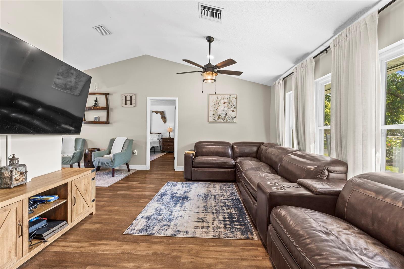 Image 9 of 54 For 2400 Commack Court