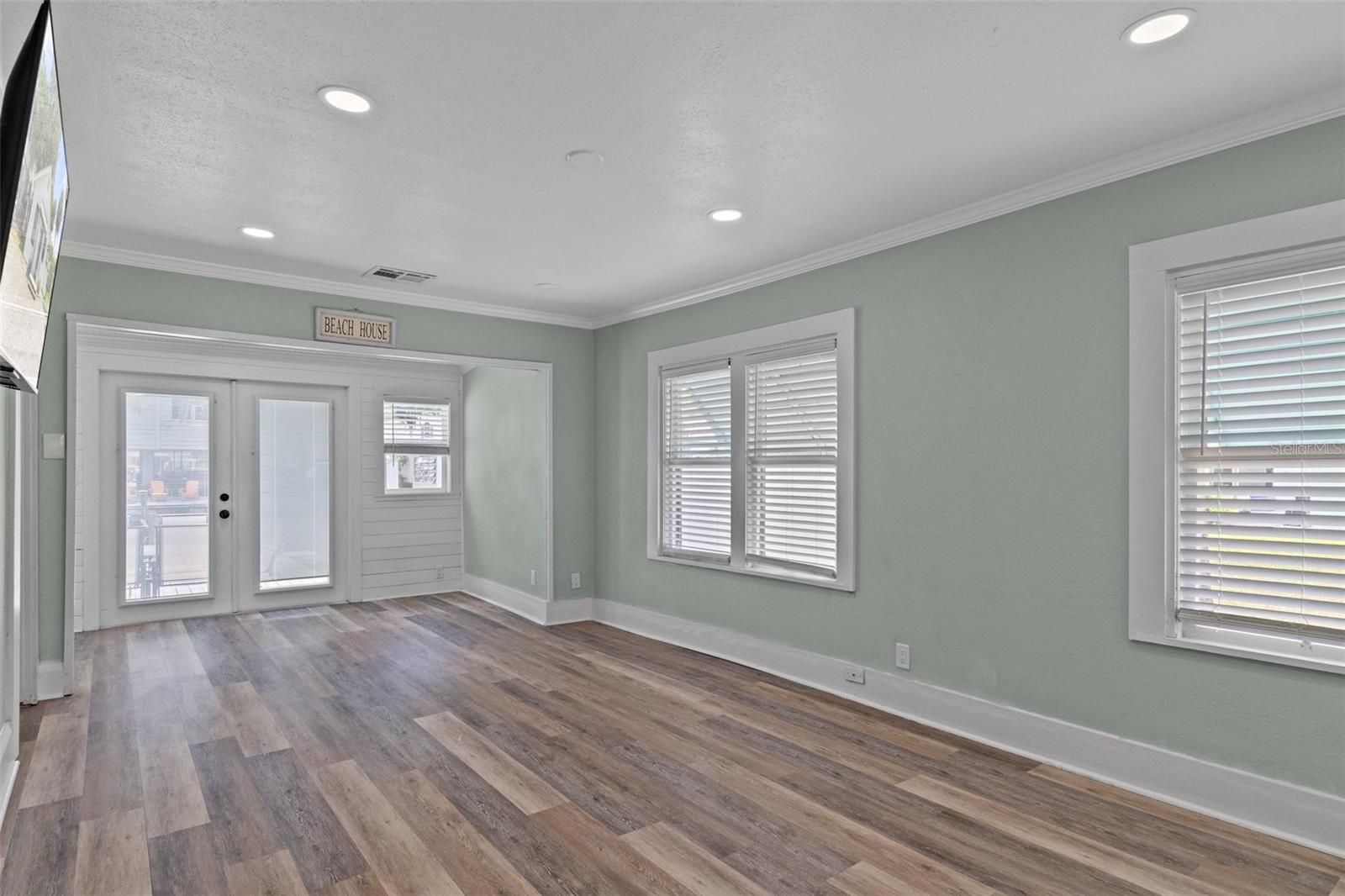 Image 16 of 50 For 7252 Coventry Court