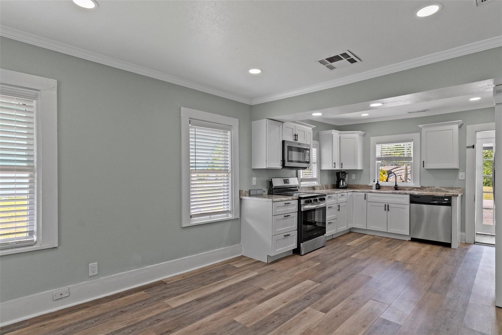 Image 17 of 50 For 7252 Coventry Court