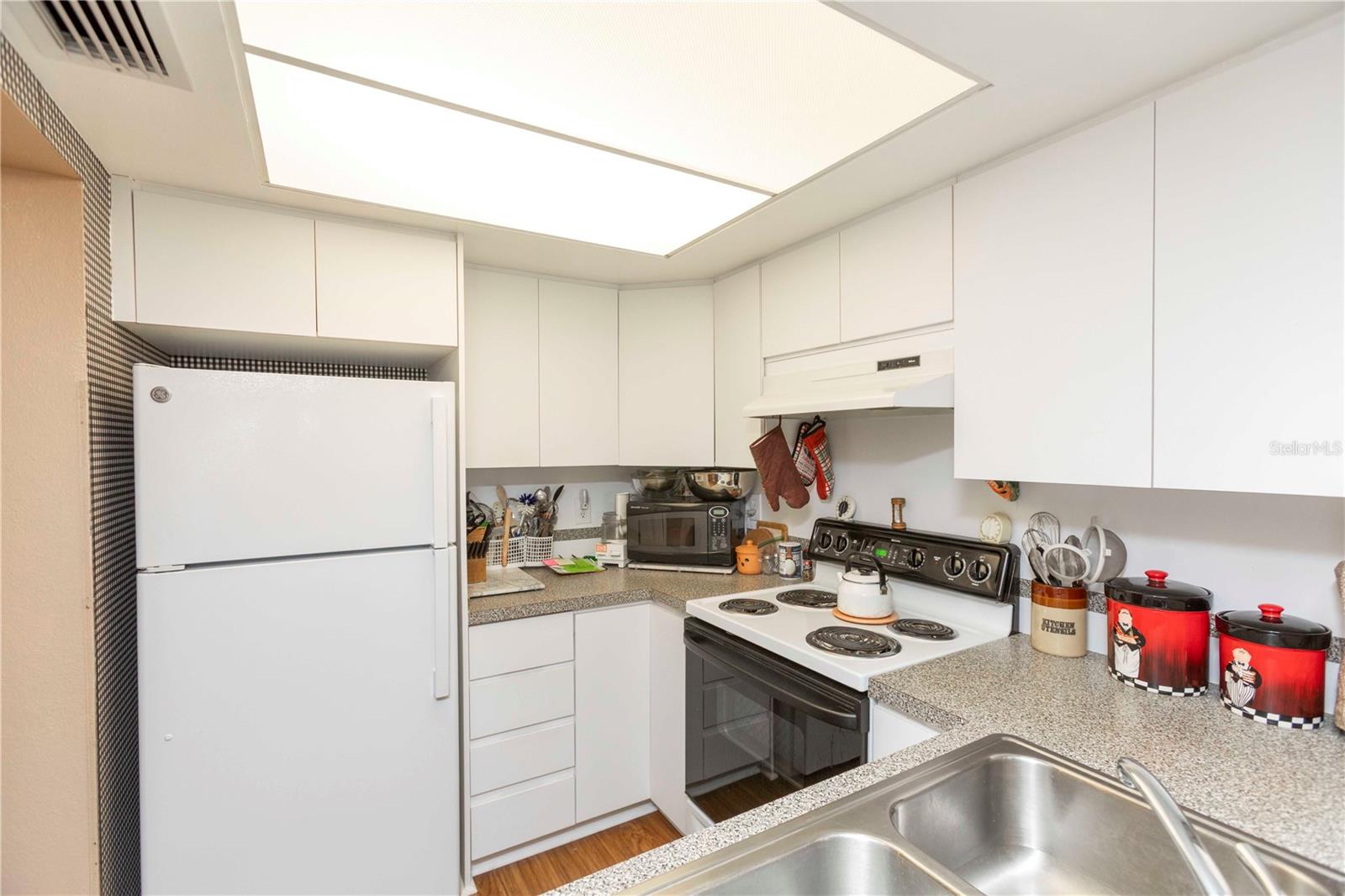 Image 4 of 27 For 4726 Marine Parkway 201