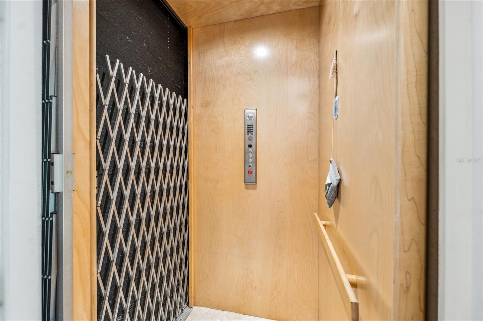 Image 8 of 66 For 1340 Bayshore Boulevard 411