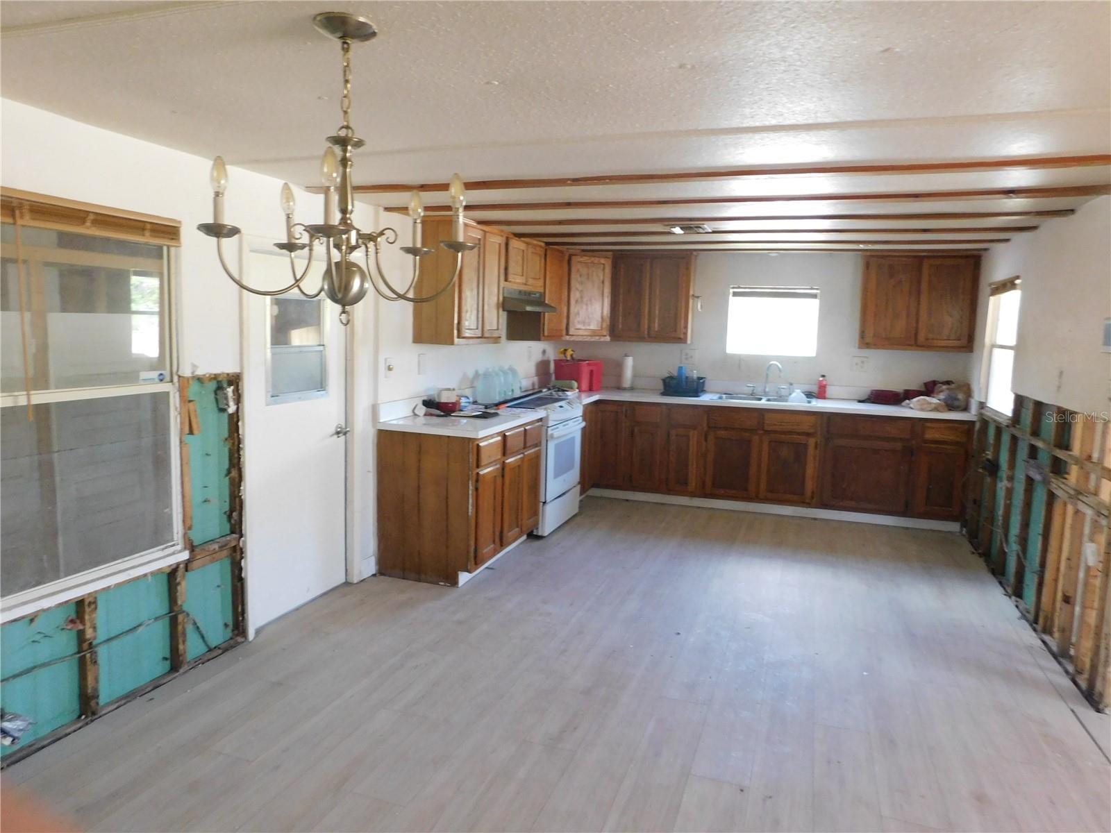 Image 14 of 21 For 7122 Wilcox Drive