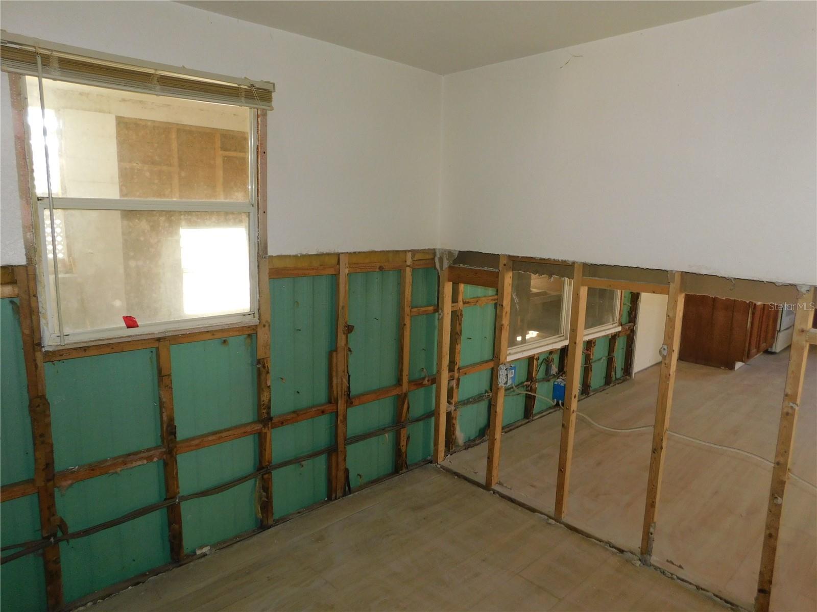 Image 6 of 21 For 7122 Wilcox Drive