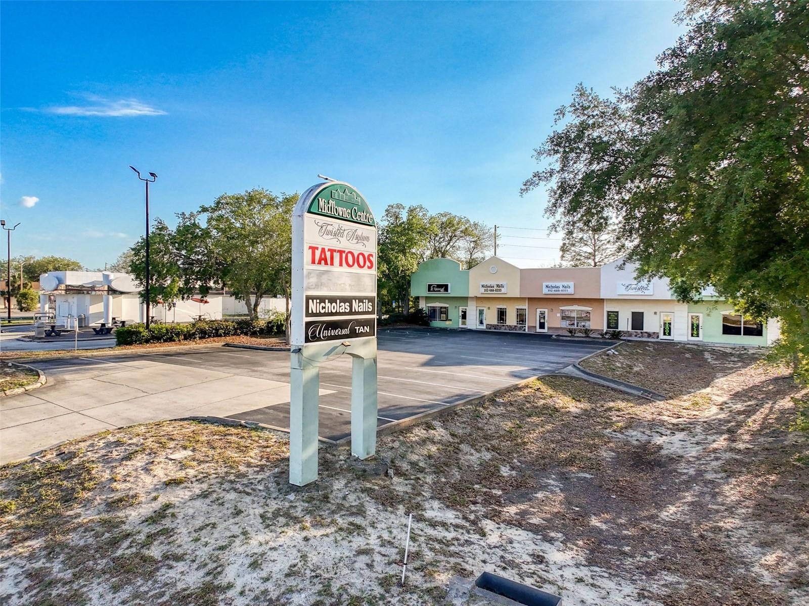 Listing photo id 11 for 2157 Mariner Boulevard