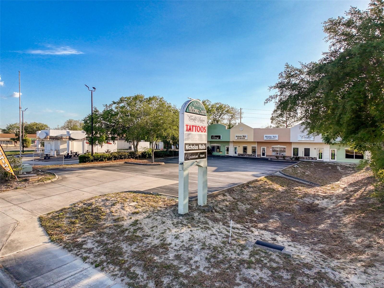 Listing photo id 12 for 2157 Mariner Boulevard