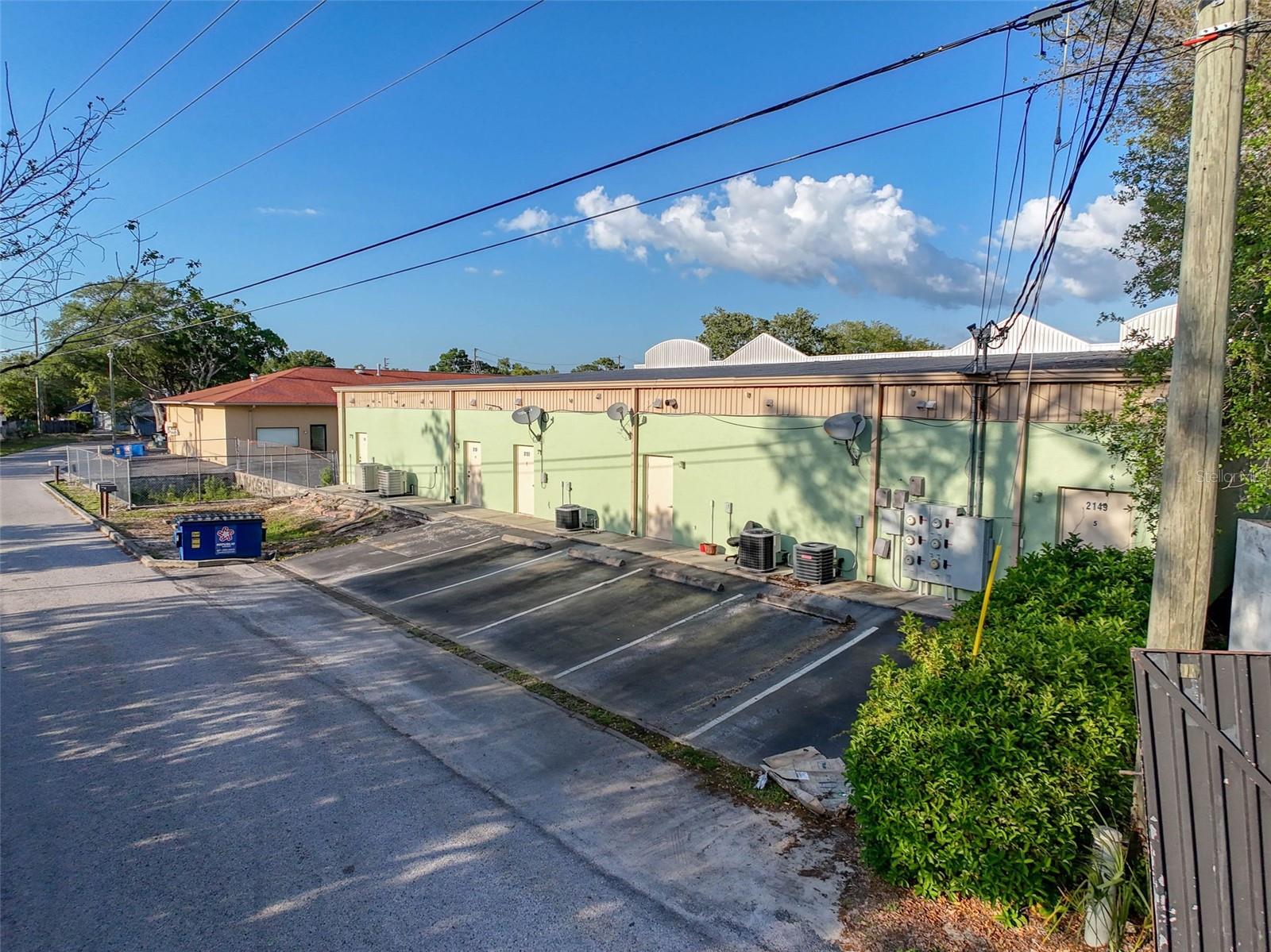 Listing photo id 15 for 2157 Mariner Boulevard