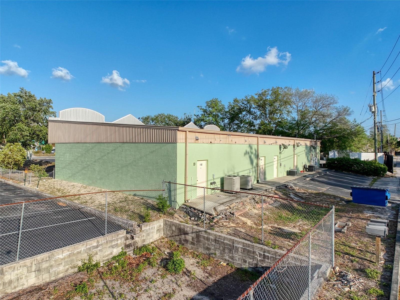 Listing photo id 16 for 2157 Mariner Boulevard