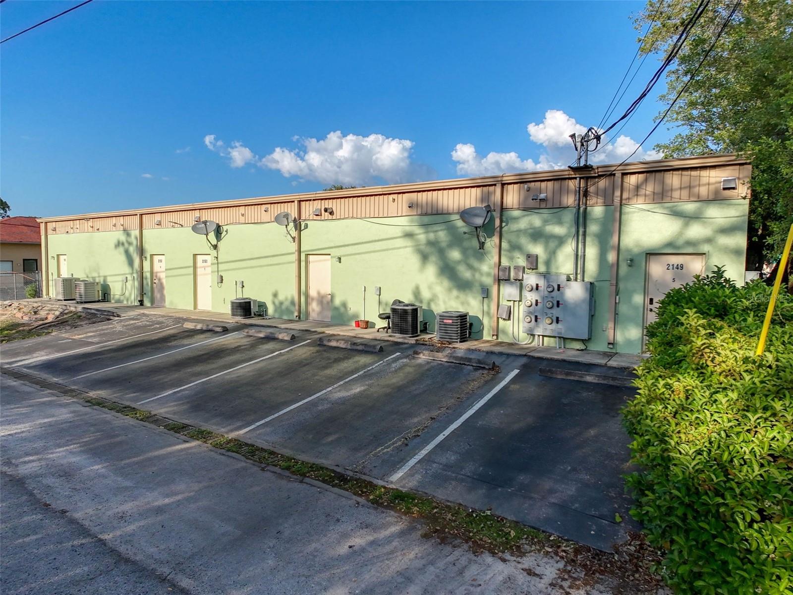 Listing photo id 17 for 2157 Mariner Boulevard
