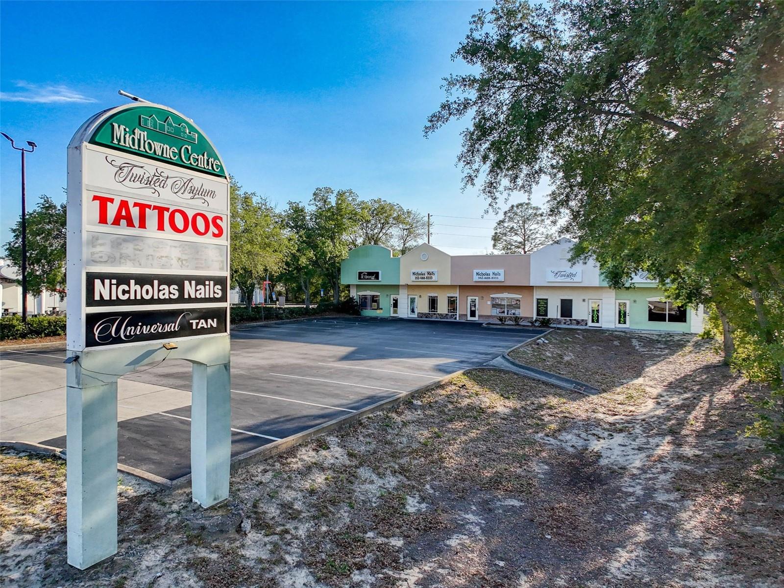 Listing photo id 2 for 2157 Mariner Boulevard