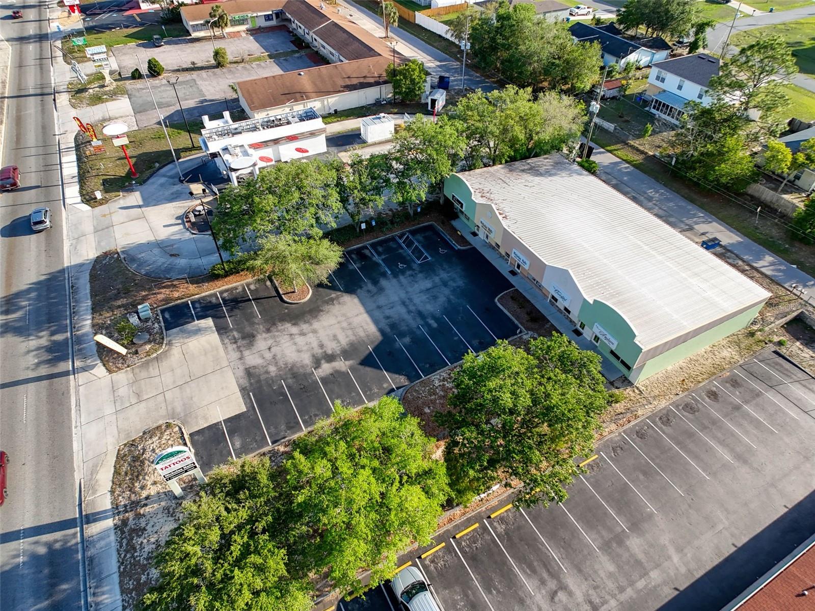 Listing photo id 3 for 2157 Mariner Boulevard