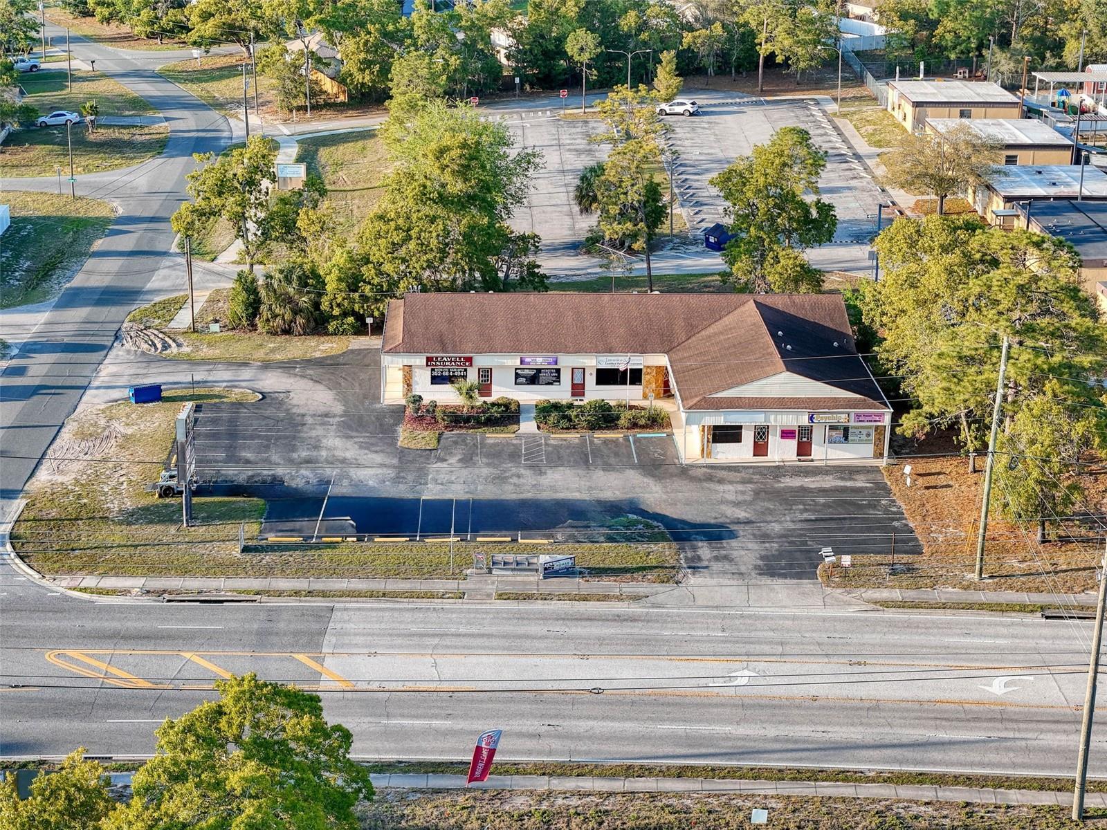 Image 15 of 25 For 11211 Spring Hill Drive