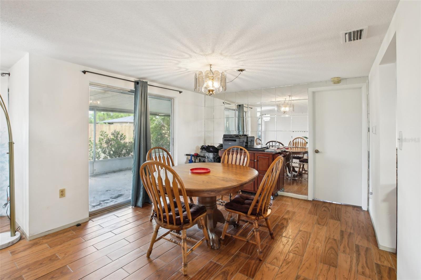 Listing photo id 8 for 10309 Honeysuckle Lane
