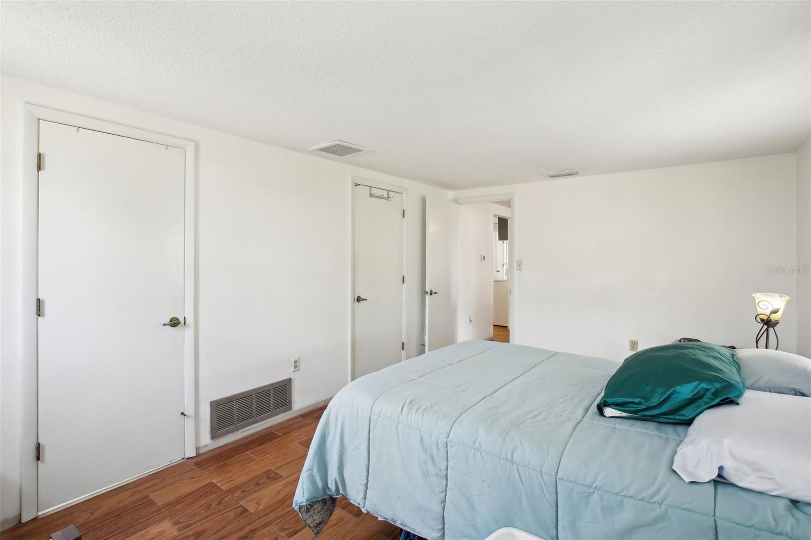 Listing photo id 16 for 10309 Honeysuckle Lane