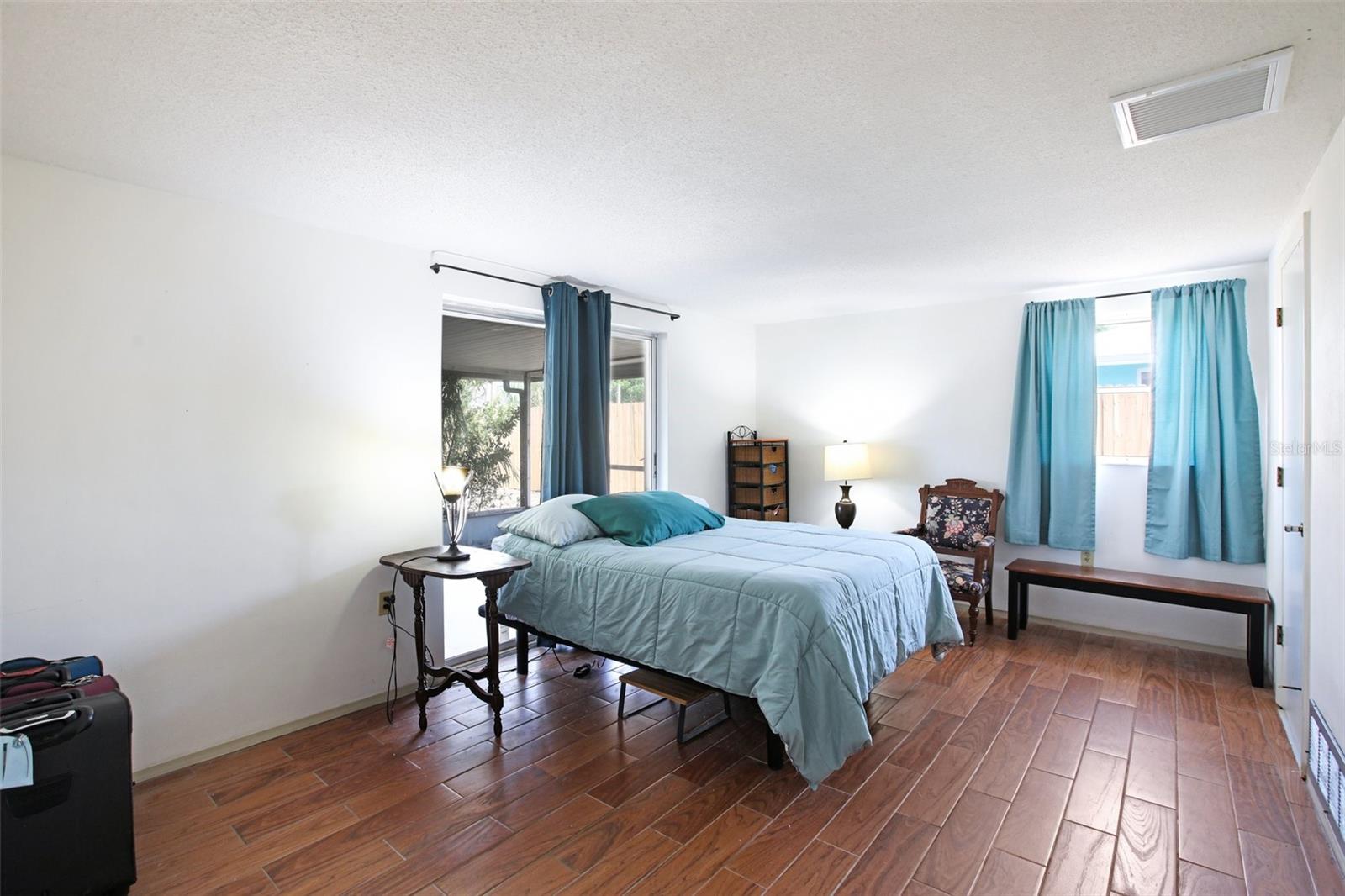 Listing photo id 17 for 10309 Honeysuckle Lane