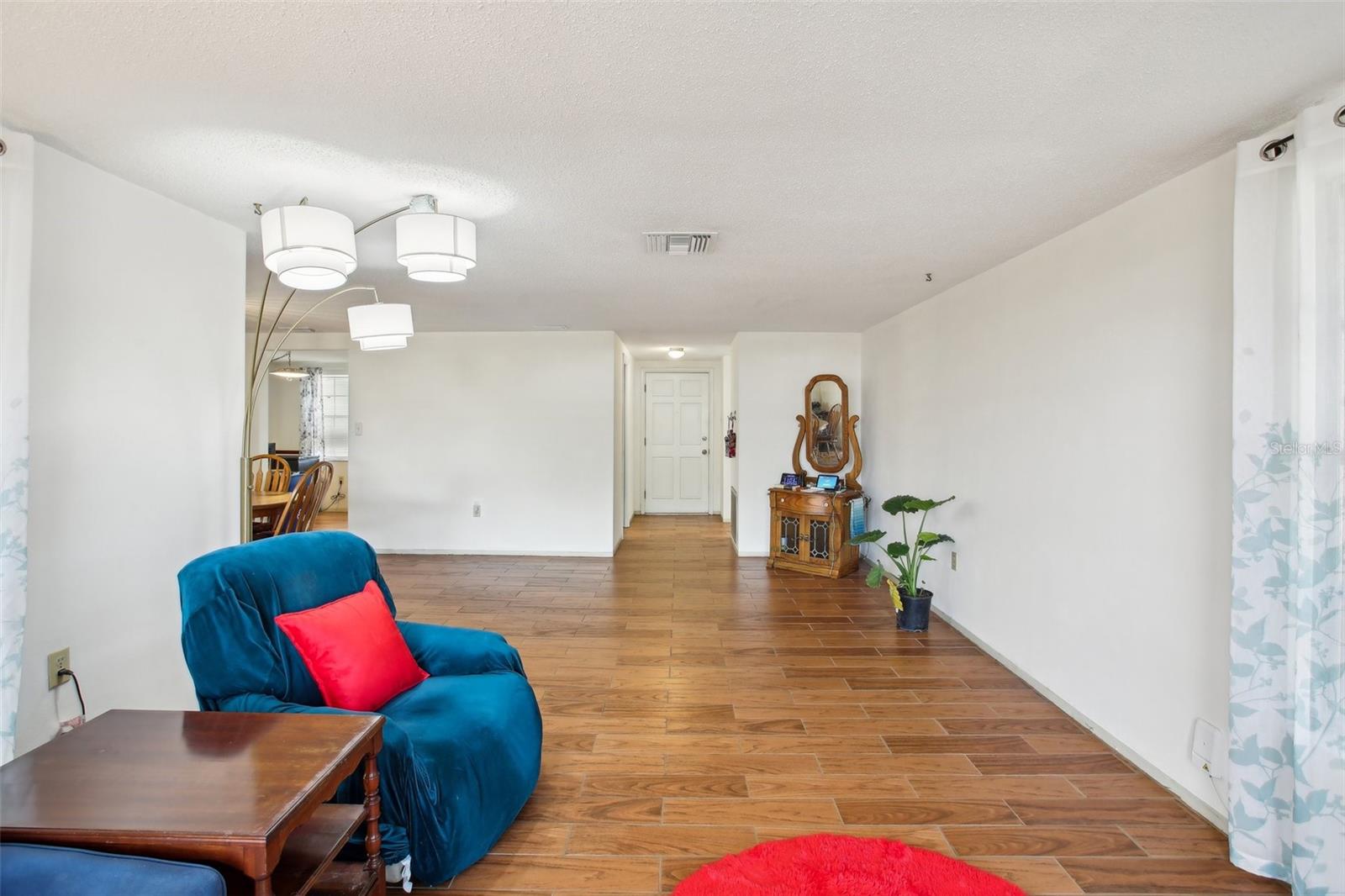 Listing photo id 6 for 10309 Honeysuckle Lane