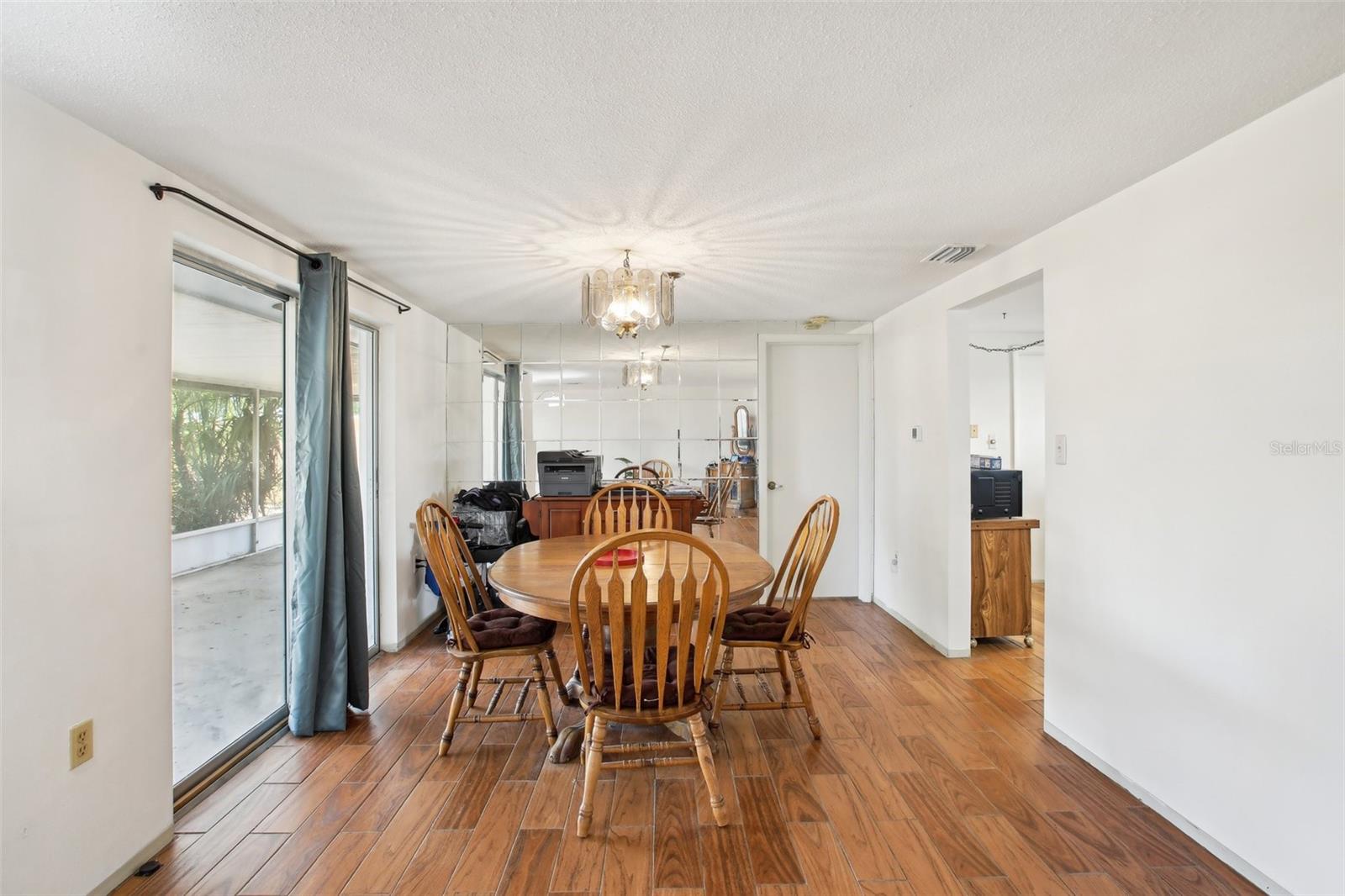 Listing photo id 7 for 10309 Honeysuckle Lane