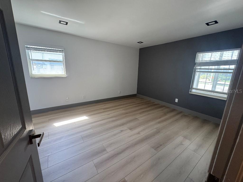 Image 14 of 29 For 2963 Poplar Avenue