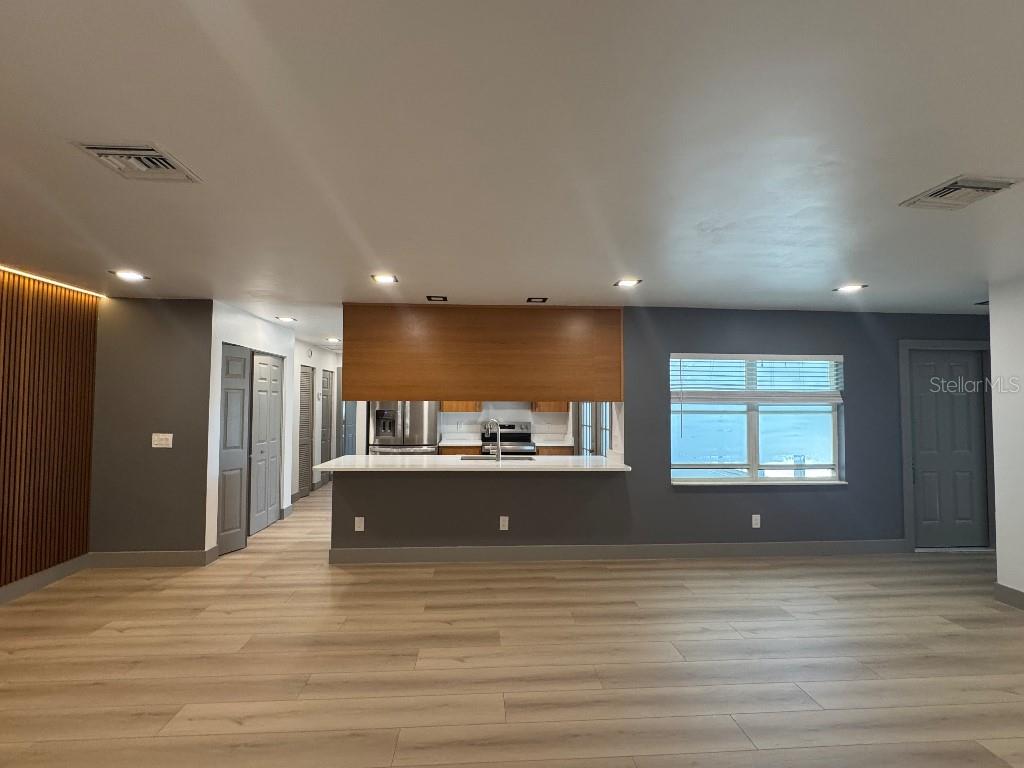 Image 2 of 29 For 2963 Poplar Avenue