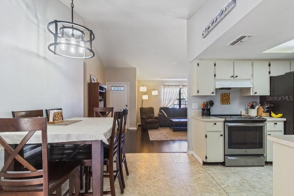 Listing photo id 8 for 9100 Whitman Lane
