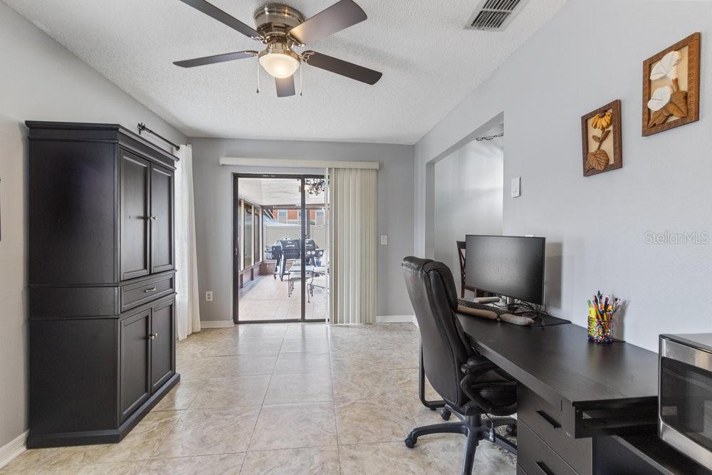 Listing photo id 12 for 9100 Whitman Lane