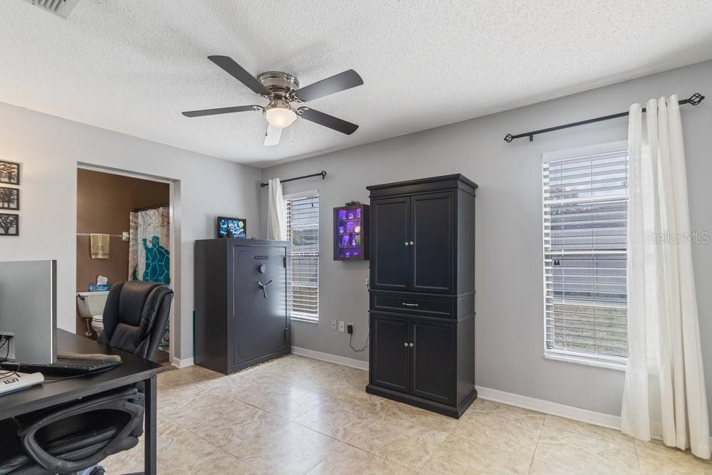 Listing photo id 13 for 9100 Whitman Lane