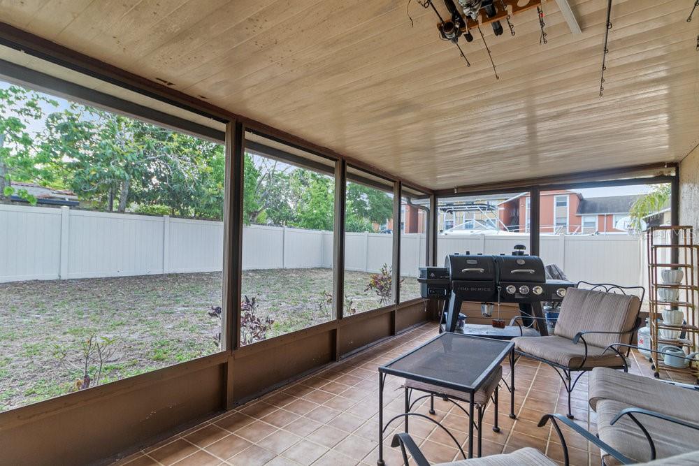 Listing photo id 17 for 9100 Whitman Lane