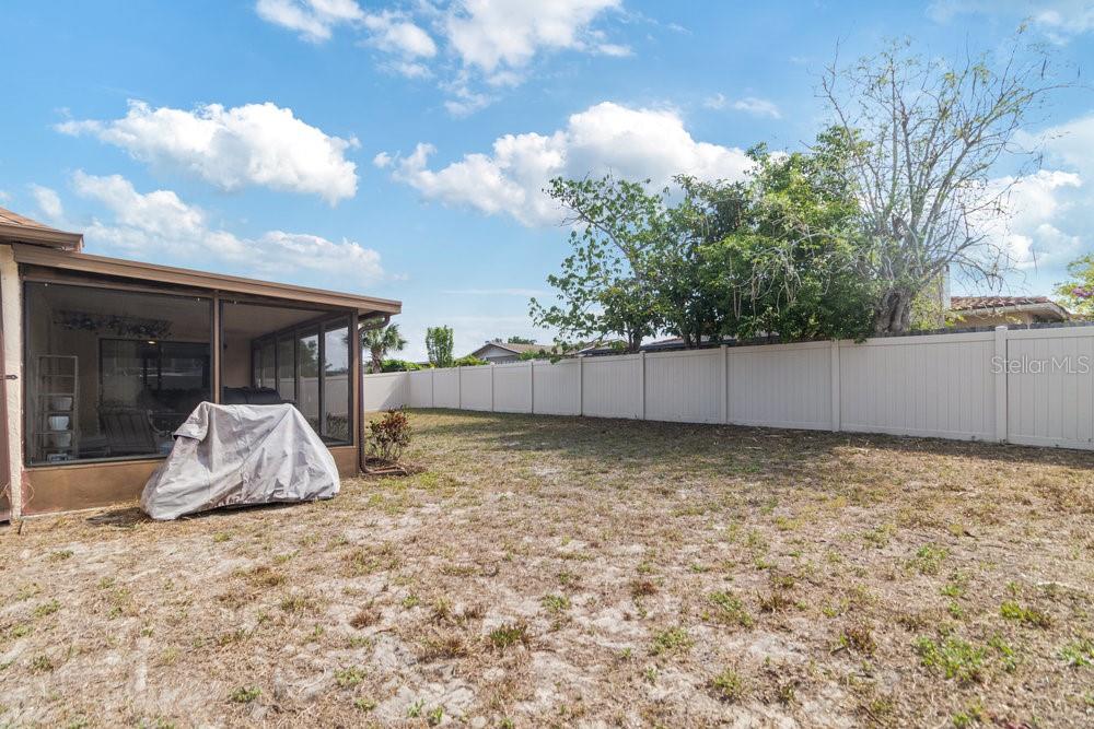 Listing photo id 18 for 9100 Whitman Lane