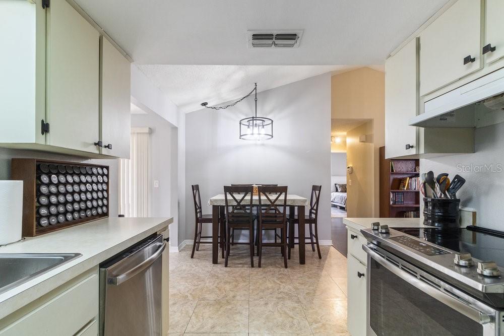 Listing photo id 6 for 9100 Whitman Lane