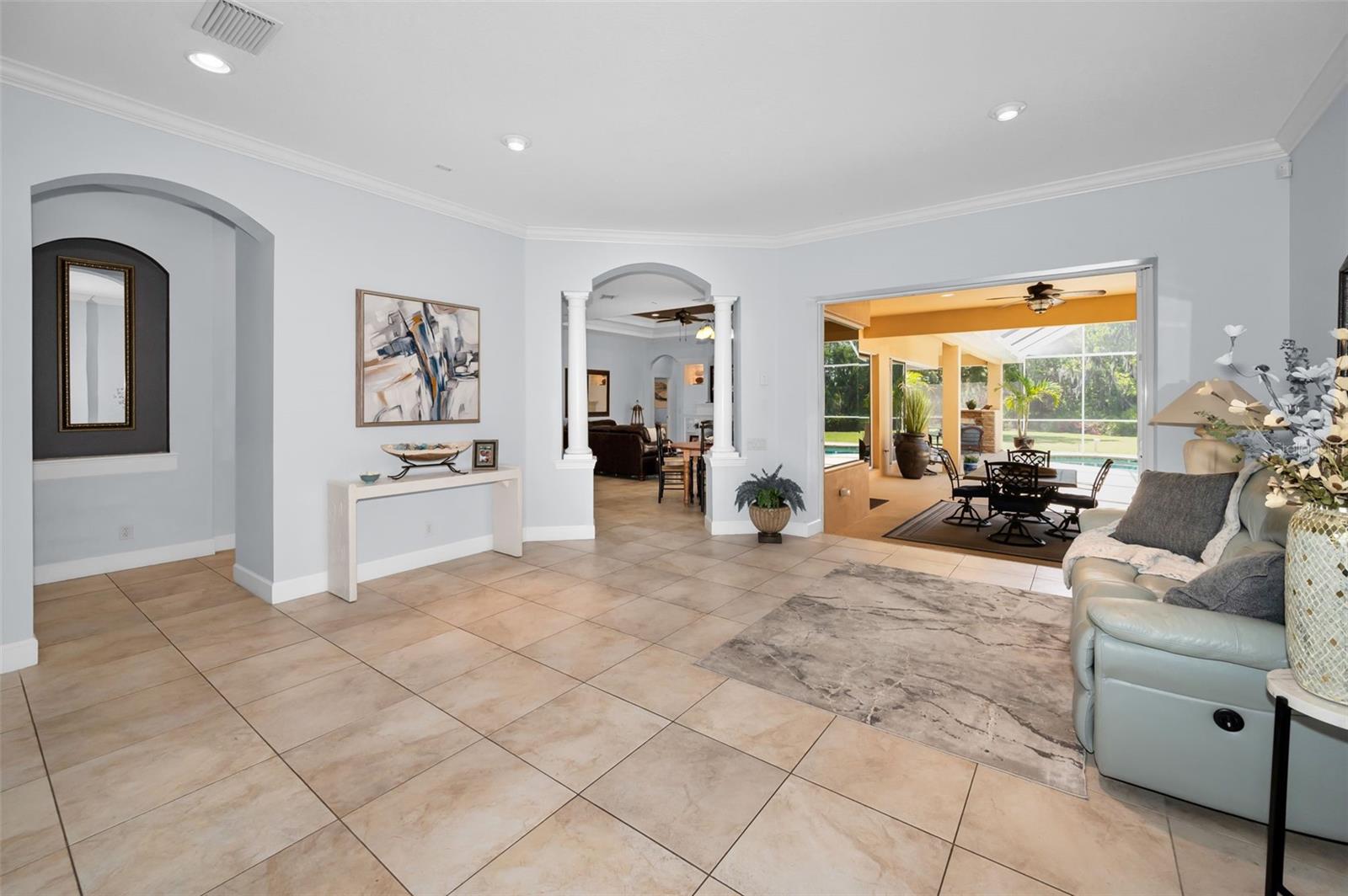 Listing photo id 14 for 1033 Tuscany Drive