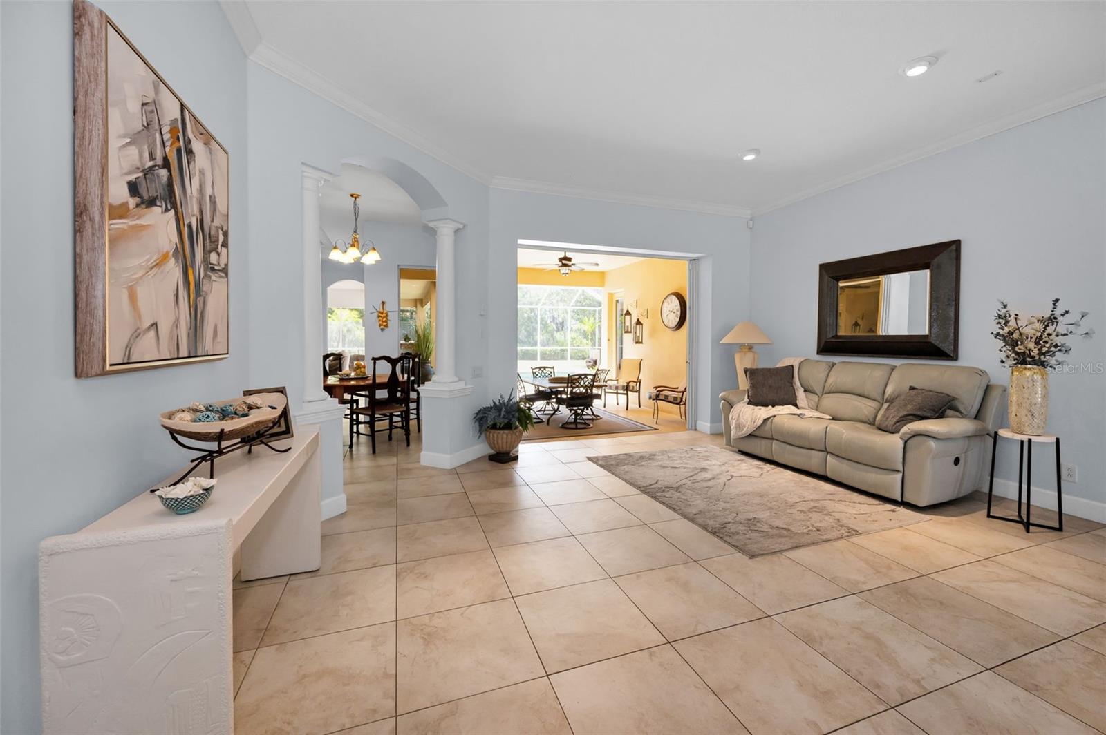 Listing photo id 16 for 1033 Tuscany Drive
