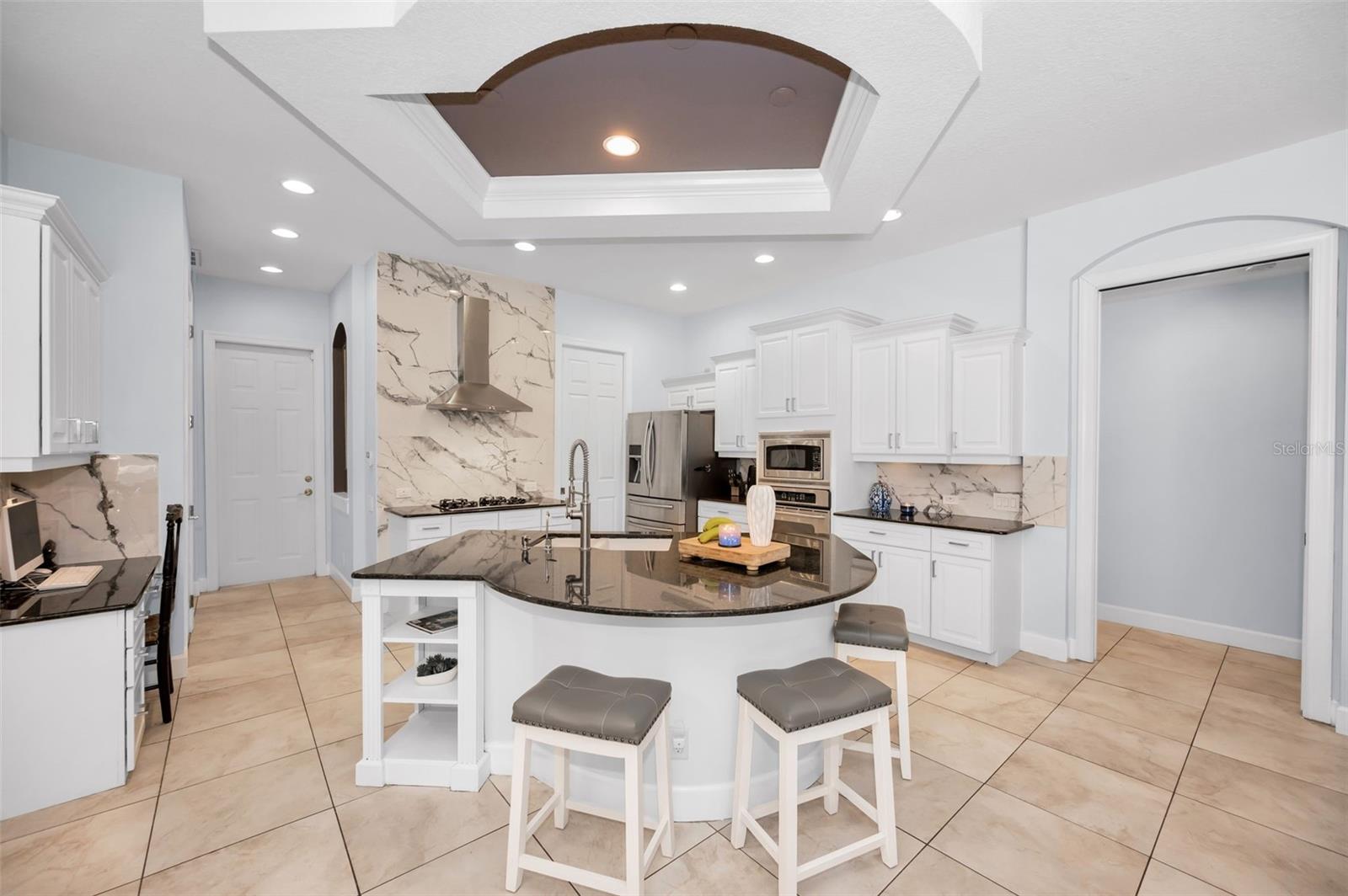Listing photo id 18 for 1033 Tuscany Drive