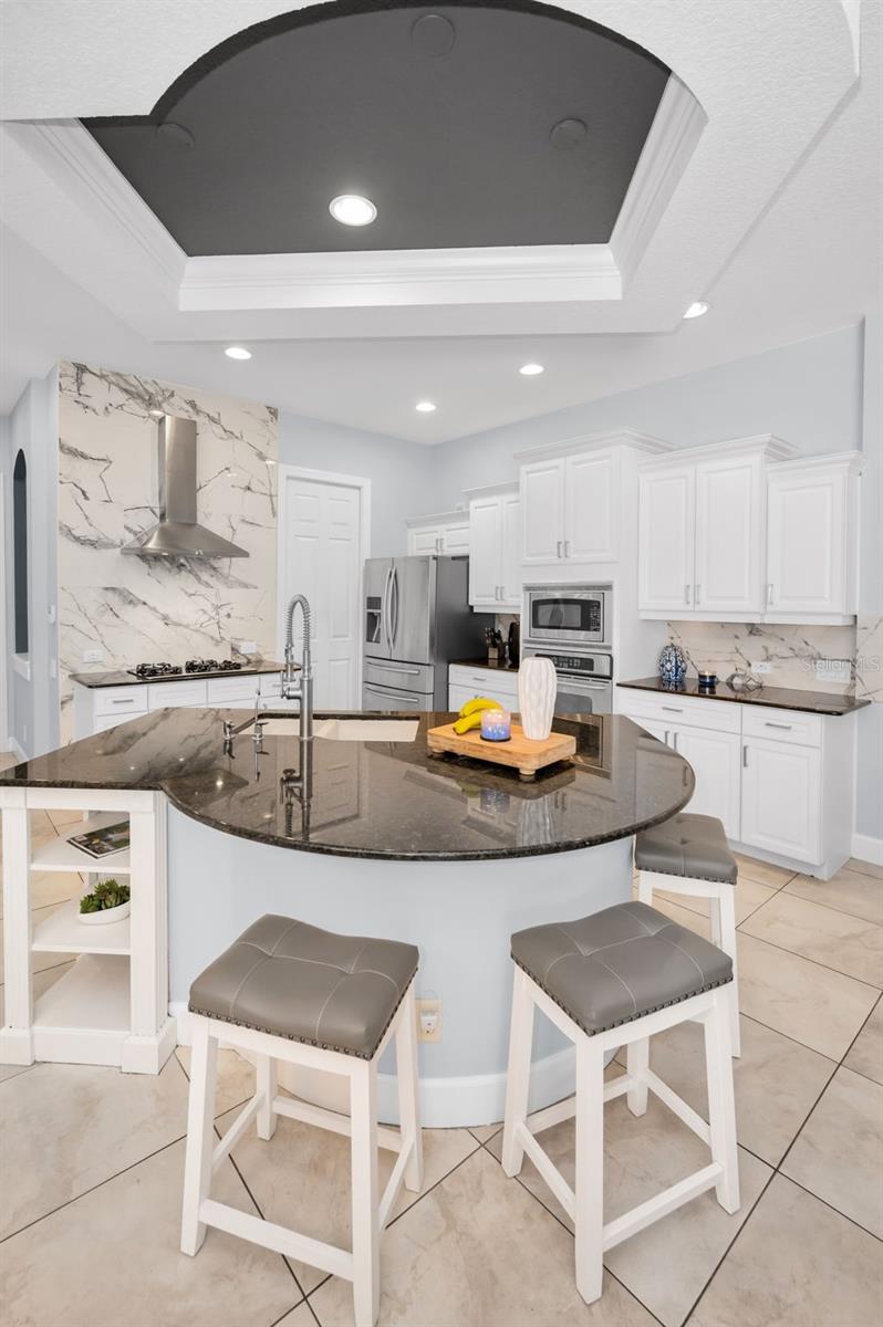 Listing photo id 19 for 1033 Tuscany Drive