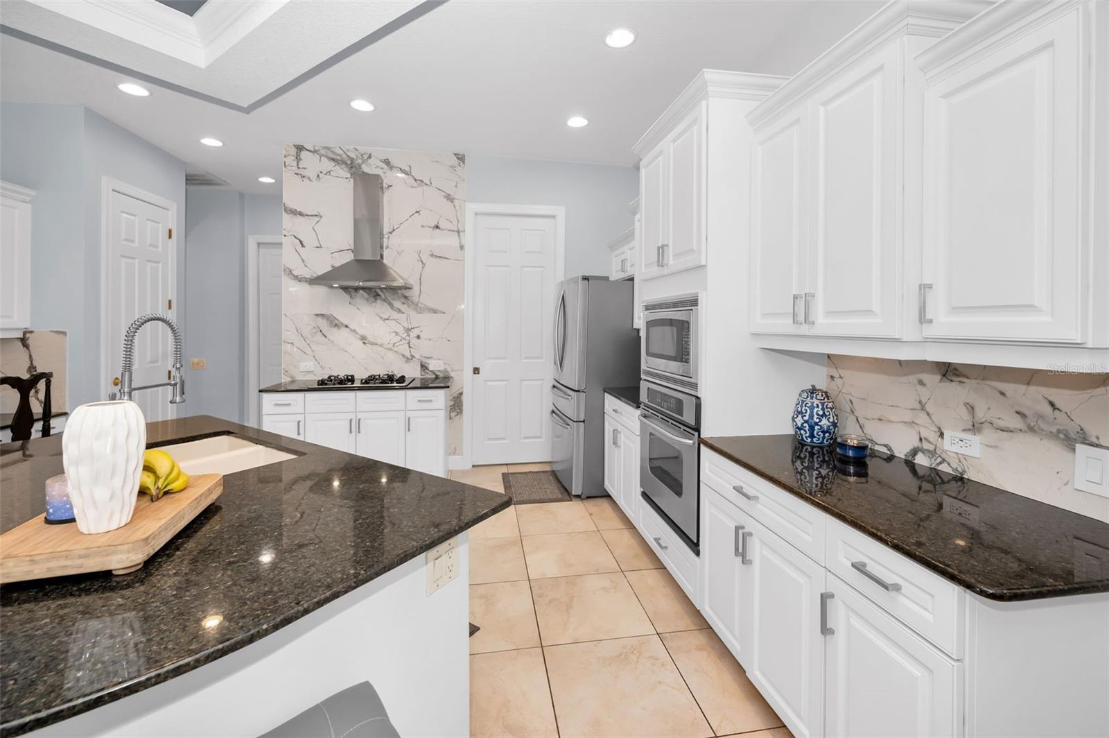 Listing photo id 20 for 1033 Tuscany Drive