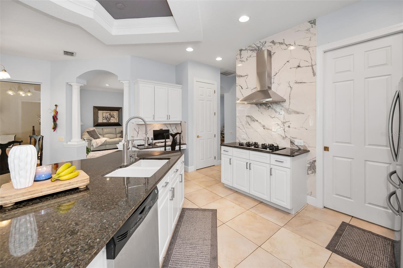 Listing photo id 21 for 1033 Tuscany Drive