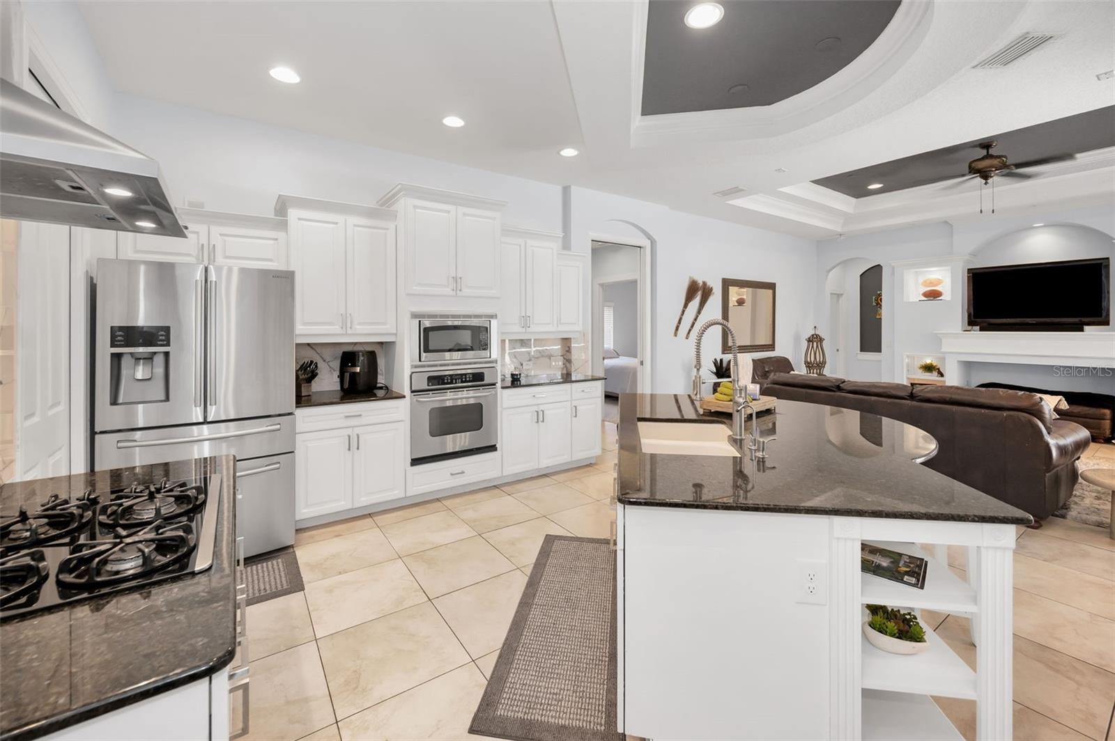 Listing photo id 23 for 1033 Tuscany Drive