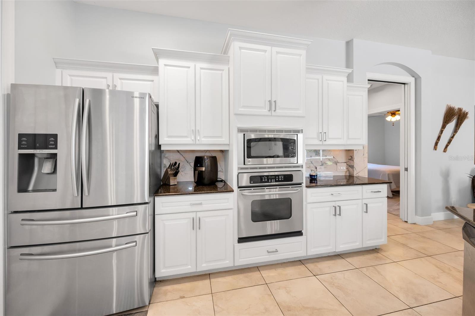 Listing photo id 24 for 1033 Tuscany Drive