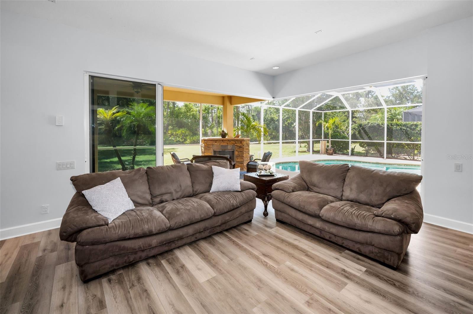 Listing photo id 34 for 1033 Tuscany Drive